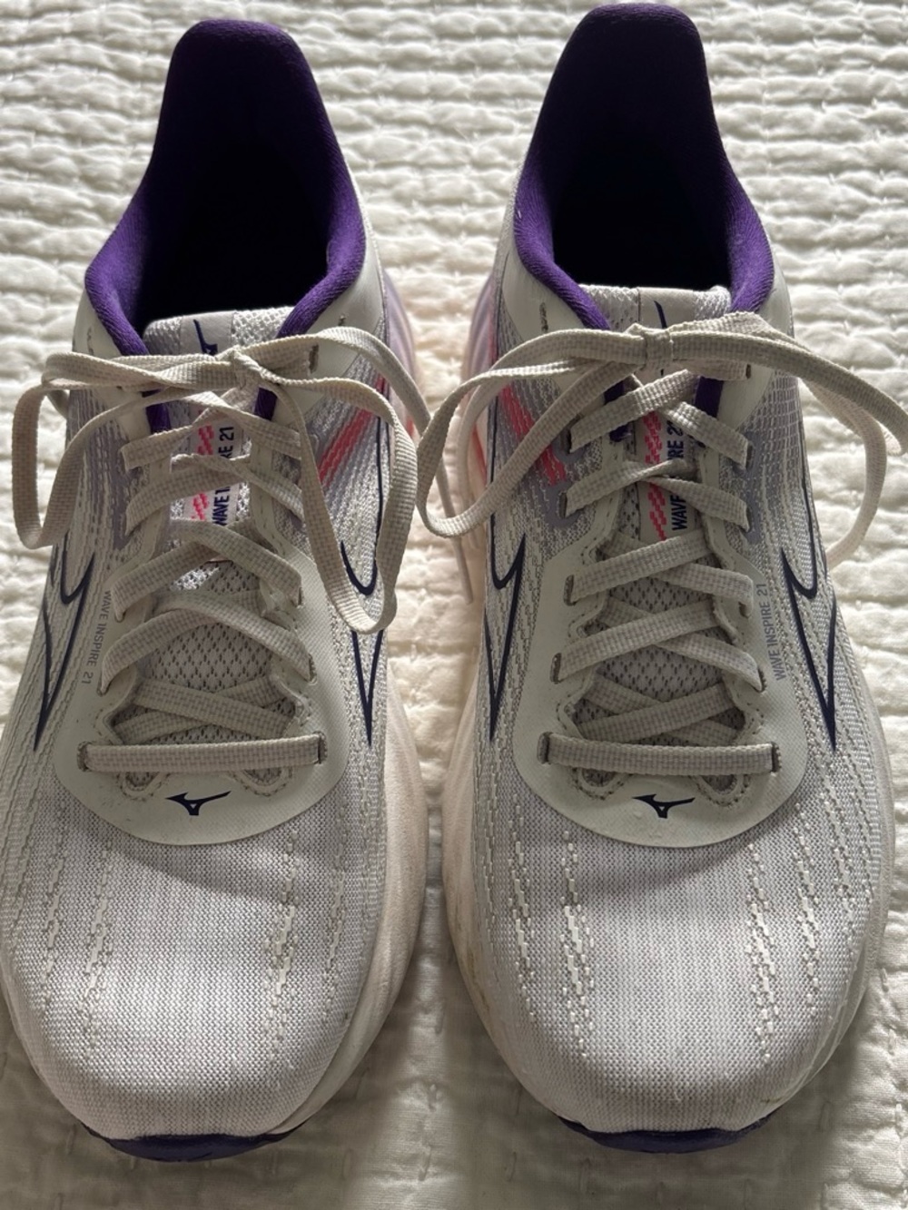 Mizuno Wave Inspire 21 Women's White Running Shoes with Purple Accent